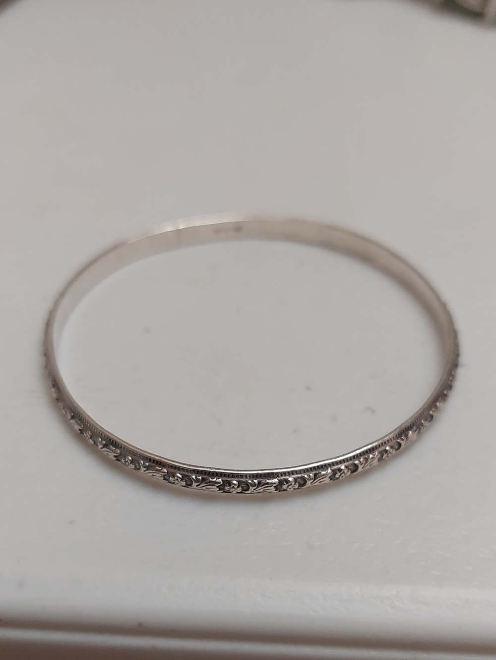 Vintage Solid Sterling Silver Relief Floral Bangle Bracelet 4mm Thick 12 Grams - Picture 2 of 5